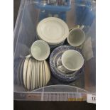 BOX CONTAINING VARIOUS HOUSEHOLD CROCKERY INCLUDING BLUE AND WHITE BOWLS ETC