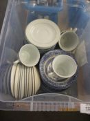 BOX CONTAINING VARIOUS HOUSEHOLD CROCKERY INCLUDING BLUE AND WHITE BOWLS ETC