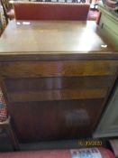 MID 20TH CENTURY WOODEN LAUNDRY BIN WITH TWO DRAWERS ABOVE