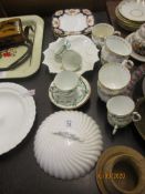 QTY OF VARIOUS DECORATIVE CHINA INCLUDING COLEPORT CUPS, SAUCERS ETC