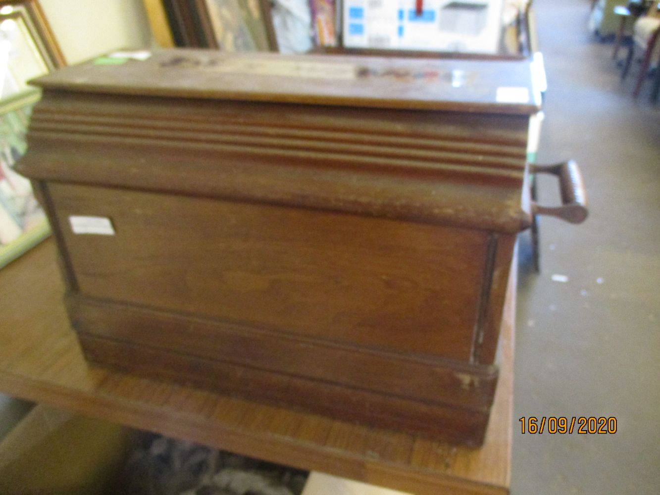 Weekly General Sale inc Antique & Modern Furniture, Antiques & Collectables, and more