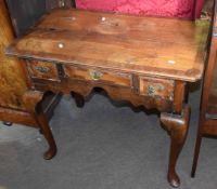 18th century oak low boy, cross banded top over three drawers on cabriole supports (af) 82cm wide