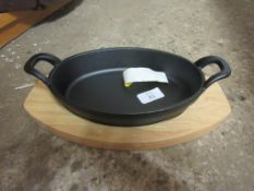 21.5cm Cast Iron Oval Skillet Pre Seasoned With Wooden Undertray, , RRP £16.99