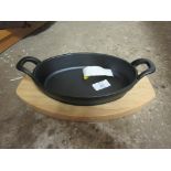 21.5cm Cast Iron Oval Skillet Pre Seasoned With Wooden Undertray, , RRP £16.99