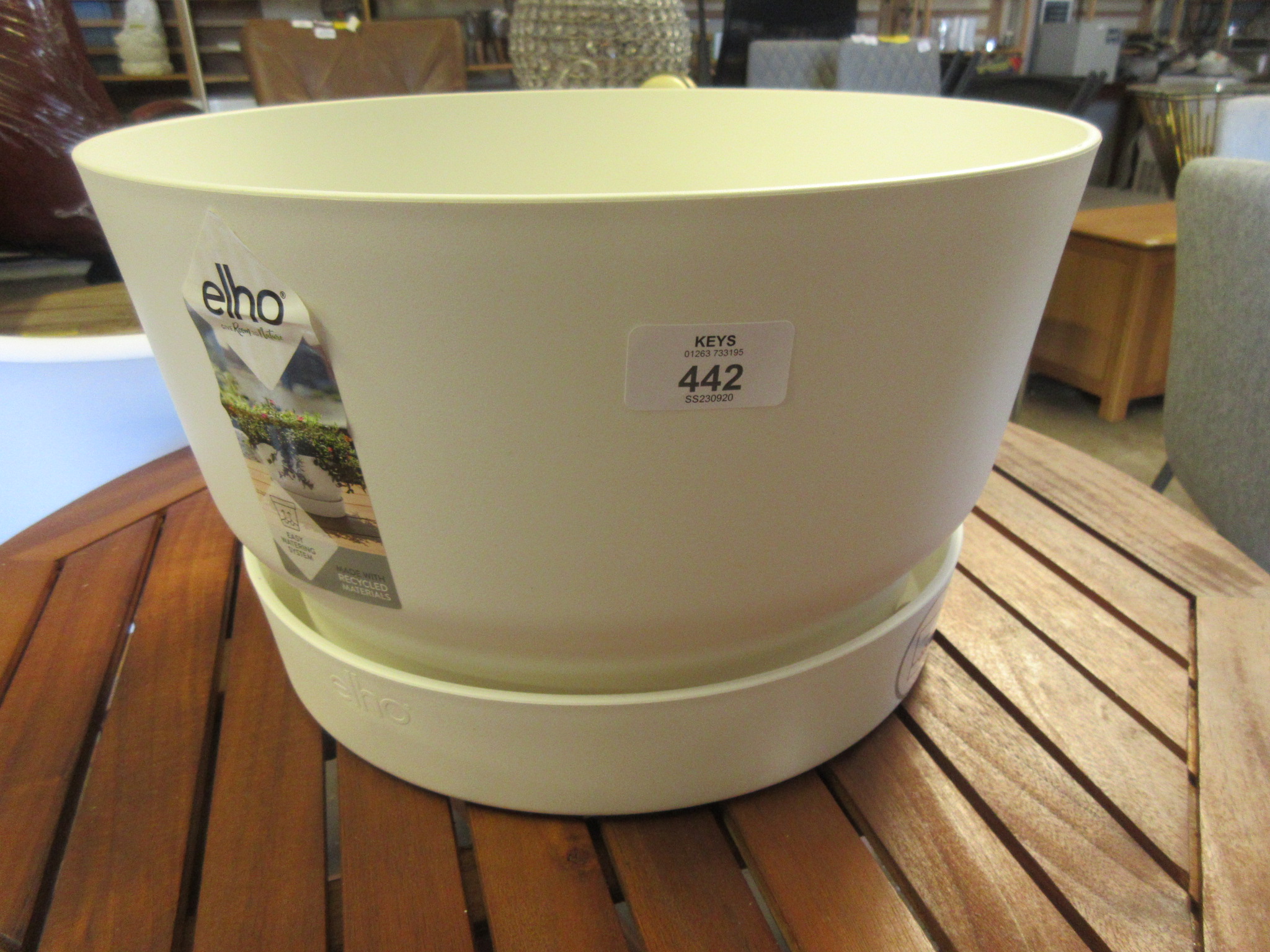 Greenville Plastic Plant Pot, Colour: White, Size: 19.4cm H x 32.5cm W x 32.5 cm D, RRP £27.99