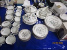 GOOD QUANTITY OF WEDGWOOD KUTANI CRANE DINNER WARES INCLUDING PLATES, TUREENS, CUPS, SAUCERS, ETC