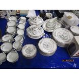 GOOD QUANTITY OF WEDGWOOD KUTANI CRANE DINNER WARES INCLUDING PLATES, TUREENS, CUPS, SAUCERS, ETC