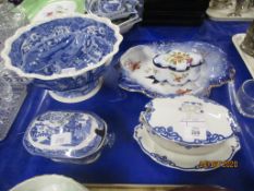 GROUP OF BLUE AND WHITE CHINA INCLUDING A FRUIT BOWL MARKED “COPELAND SPODE ITALIAN” ETC