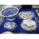 GROUP OF BLUE AND WHITE CHINA INCLUDING A FRUIT BOWL MARKED “COPELAND SPODE ITALIAN” ETC