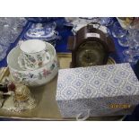 GROUP OF CHINA ITEMS AND A MODERN MANTEL CLOCK