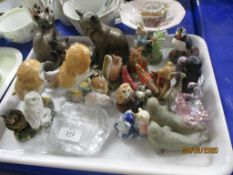 TRAY CONTAINING VARIOUS SMALL POTTERY ANIMALS INCLUDING TWO BESWICK OWLS AND MINIATURE ANIMALS