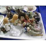 TRAY CONTAINING VARIOUS SMALL POTTERY ANIMALS INCLUDING TWO BESWICK OWLS AND MINIATURE ANIMALS