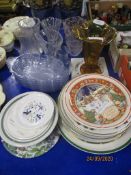 GROUP OF CHINA WARES INCLUDING CHRISTMAS PLATES BY WEDGWOOD ETC AND GLASS WARES INCLUDING AMBER