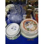 GROUP OF CHINA WARES INCLUDING CHRISTMAS PLATES BY WEDGWOOD ETC AND GLASS WARES INCLUDING AMBER