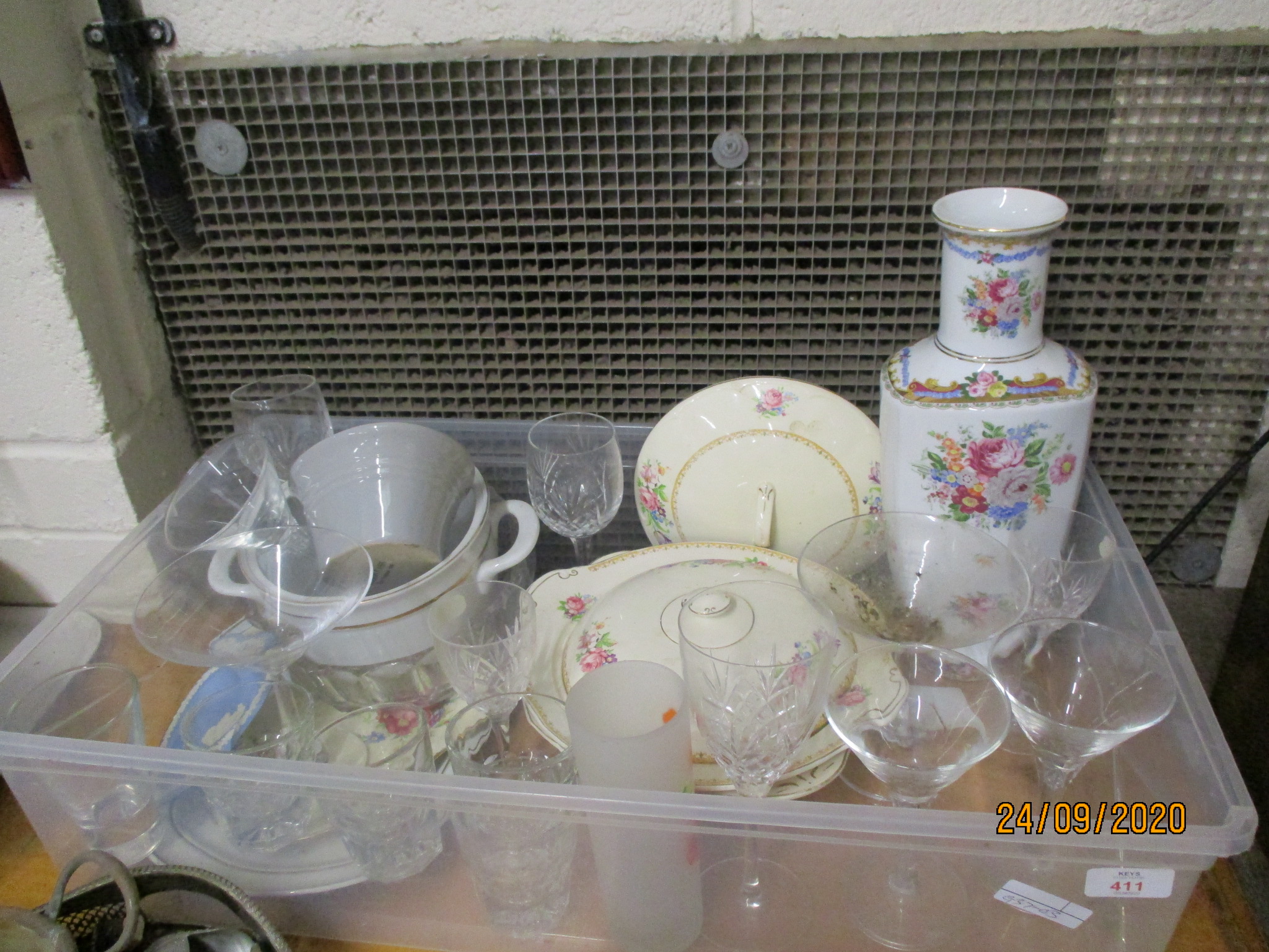 BOX OF CHINA AND GLASS WARES