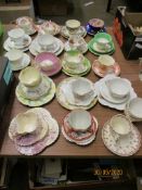 COLLECTION OF ENGLISH PORCELAIN CUPS AND SAUCERS, VARIOUS MAKERS INCLUDING FOLEY CHINA, AYNSLEY ETC