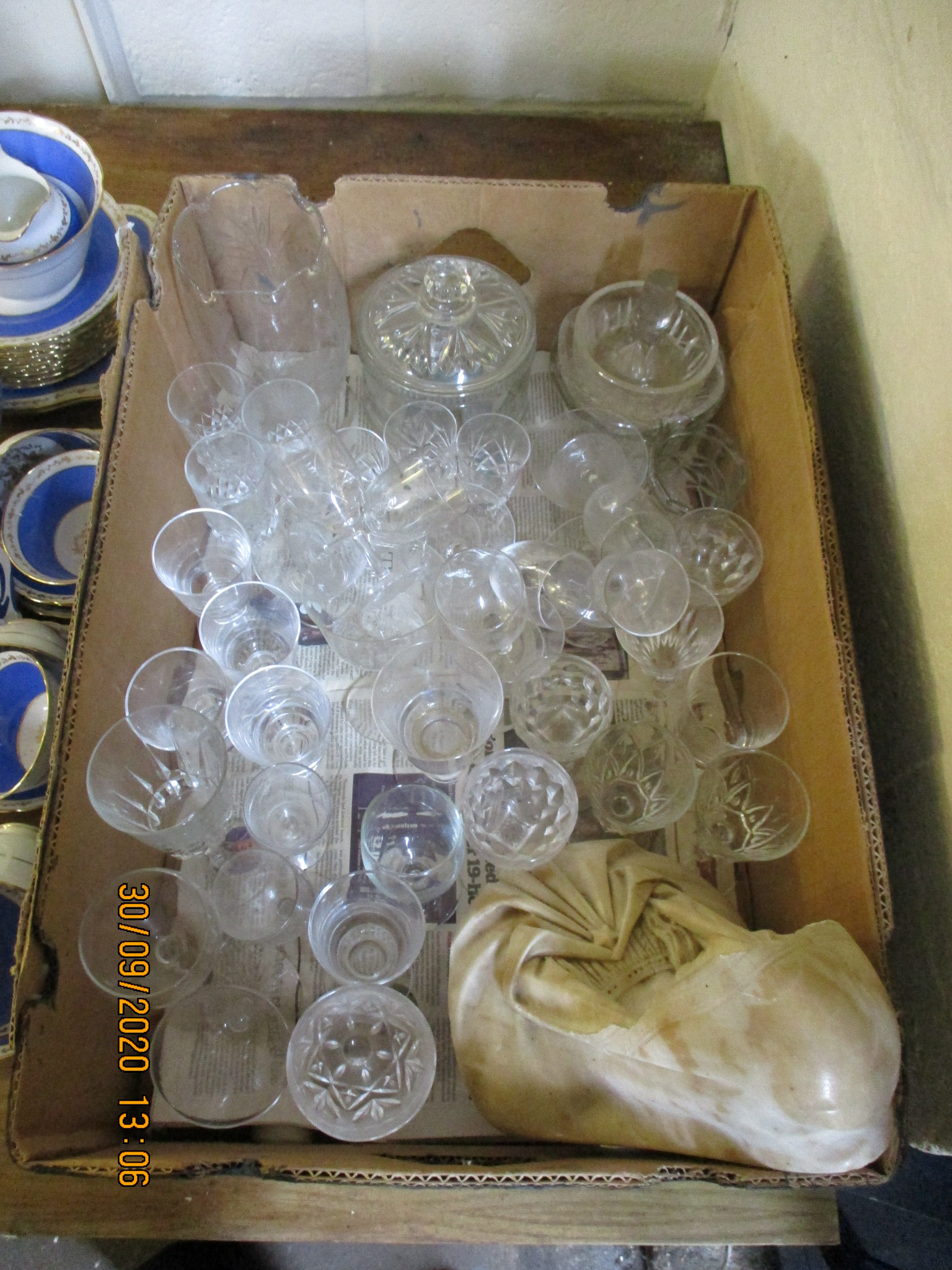 BOX OF MISC GLASS WARES, MAINLY WINE, JAR AND COVER