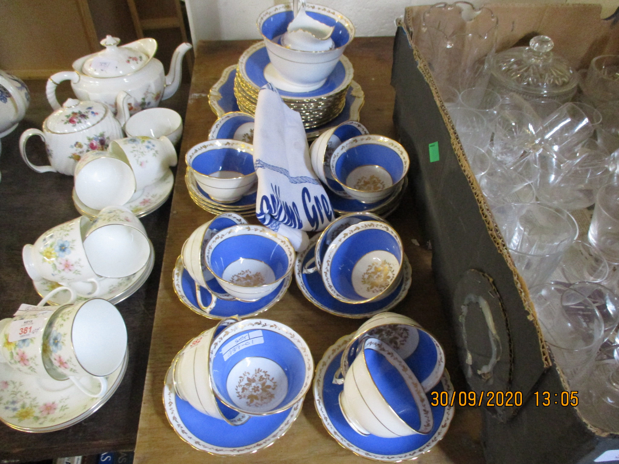 GROUP OF 19TH CENTURY TEA WARES WITH BLUE AND GILT DESIGN COMPRISING CUPS AND SAUCERS, SIDE PLATES