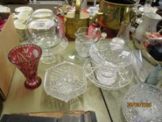 QUANTITY OF CUT GLASS WARES INCLUDING FRUIT BOWLS, LARGE WATER JUG AND A CRANBERRY COLOURED VASE