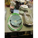 MIXED CHINA WARE, SERVING DISHES AND FURTHER TRAY WITH CHINA ITEMS INCLUDING LARGE BROWN GLAZED