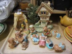 TRAY CONTAINING POTTERY ANIMALS BY PENDELFIN