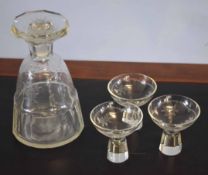 Decanter with etched floral design and three geometric style glasses (5)