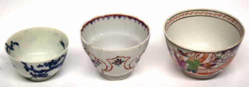 Group of three tea bowls comprising a Worcester bowl with blue and white design, a Chinese