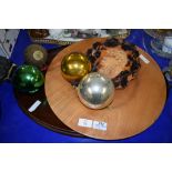 WOODEN SERVING TRAY WITH BRASS HANDLES, ANOTHER WOODEN TRAY AND SOME LARGE GLASS BALLS
