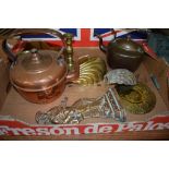BOX CONTAINING METAL WARES INCLUDING TWO COPPER KETTLES, BRASS FIRE STOP