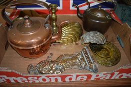 BOX CONTAINING METAL WARES INCLUDING TWO COPPER KETTLES, BRASS FIRE STOP