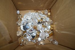 BOX CONTAINING MINIATURE SWAROVSKI TYPE ANIMALS