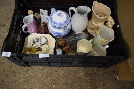 BOX CONTAINING VARIOUS CERAMIC ITEMS INCLUDING JUGS AND FIGURES