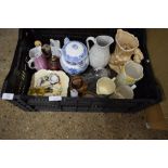 BOX CONTAINING VARIOUS CERAMIC ITEMS INCLUDING JUGS AND FIGURES