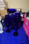 GROUP OF BLUE GLASS WINE GLASSES AND GLASS TAZZA