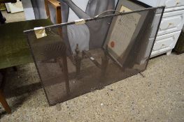 METAL MESH WORK FIRE SCREEN AND TWO ANDIRONS, 92CM WIDE