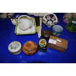 GROUP OF MIXED CERAMICS AND FANS INCLUDING A SMALL 19TH CENTURY CERAMIC BASKET PAINTED WITH FLOWERS,