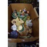 BOX CONTAINING CERAMIC ITEMS INCLUDING A SMALL CLARICE CLIFF MILK JUG AND SYLVAC JAR AND COVER