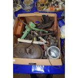 BOX OF VARIOUS METAL WARES