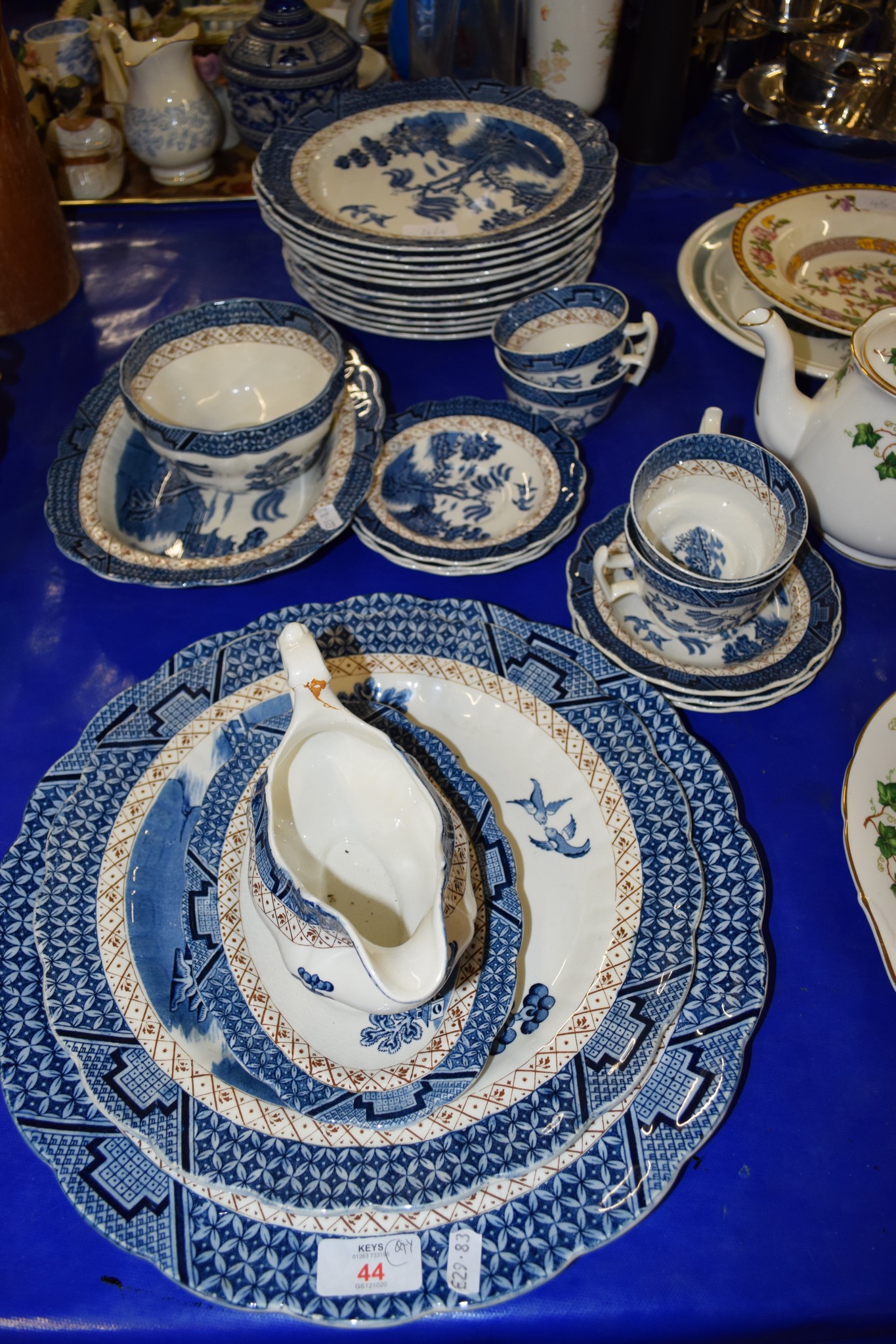 GROUP OF BOOTHS REAL OLD WILLOW DINNER WARES INCLUDING PLATES AND SERVING PLATES