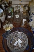 QUANTITY OF GLASS WARE INCLUDING TWO CUT GLASS BOWLS, SHIPS DECANTER AND FURTHER DECANTERS