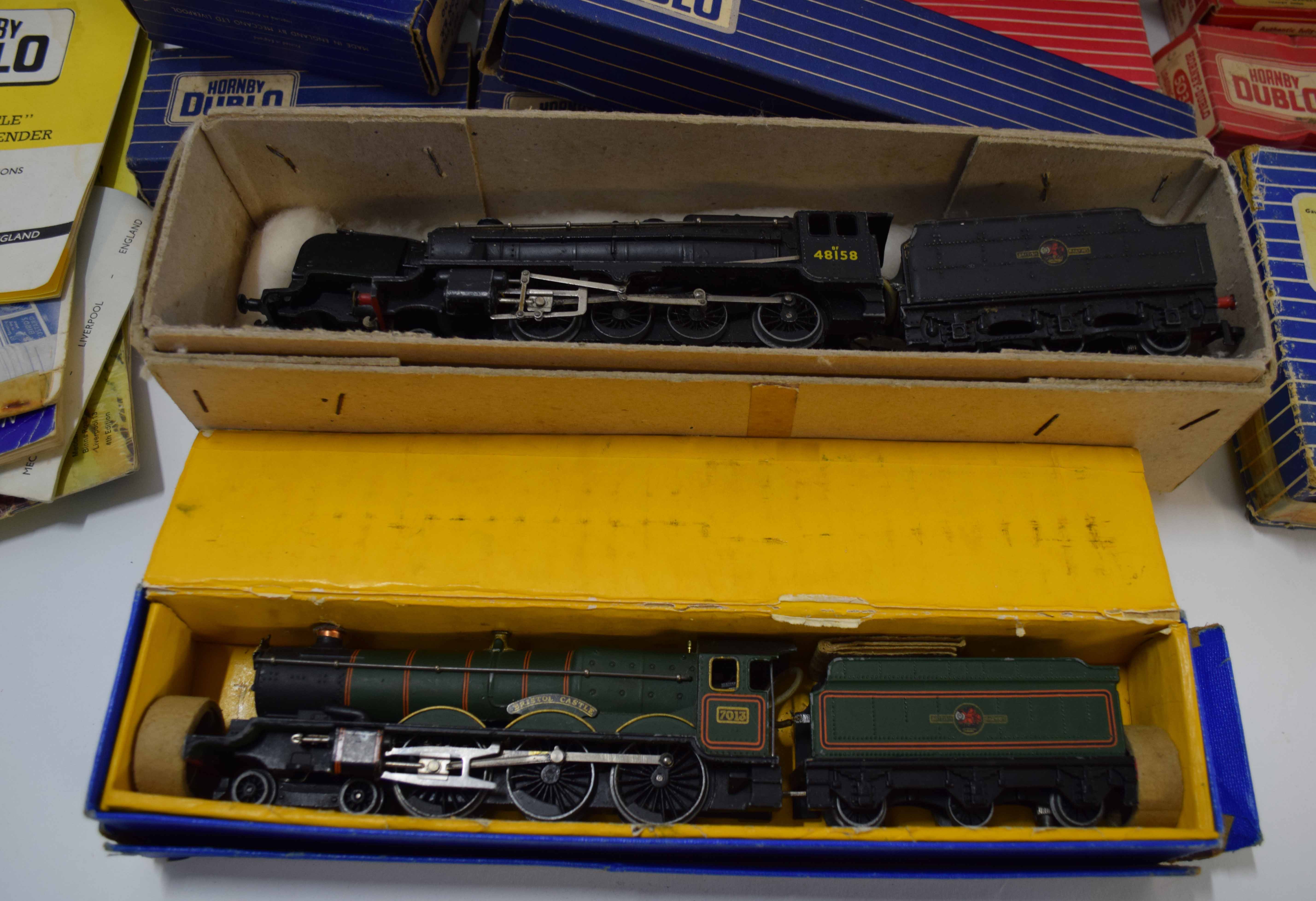 Large quantity of Hornby Dublo railway accessories to include level crossings, signals, island - Image 2 of 2