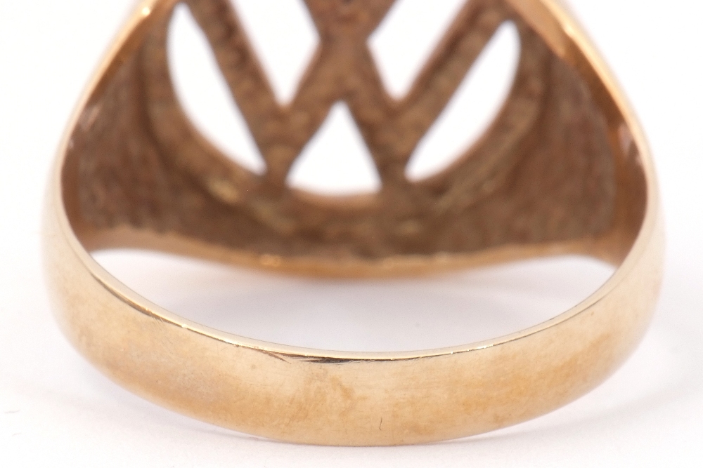 9ct gold ring, the pierced panel with the VW emblem, plain polished overall, size T, 5.1gms - Image 4 of 7