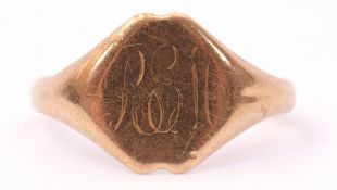 Early 20th century 18ct gold signet ring, partially engraved with a monogram, size Q, 3gms