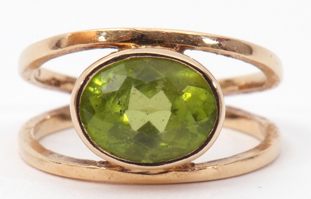 9ct gold peridot ring, the oval faceted peridot bezel set between split plain polished shoulders, - Image 7 of 8