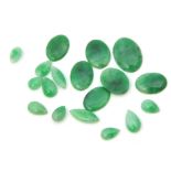 Quantity of 18 small pieces of jade of various oval and marquis shape