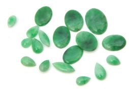 Quantity of 18 small pieces of jade of various oval and marquis shape