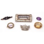Mixed Lot: antique paste set rectangular shaped buckle, together with four brooches, all metal