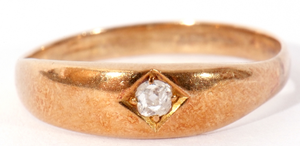 18ct stamped single stone diamond ring featuring an small old cut diamond, 0.05ct approx, in an