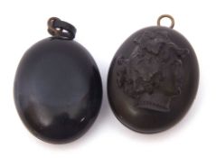 Mixed Lot: Victorian vulcanite oval locket applied with a profile of a classical lady, together with