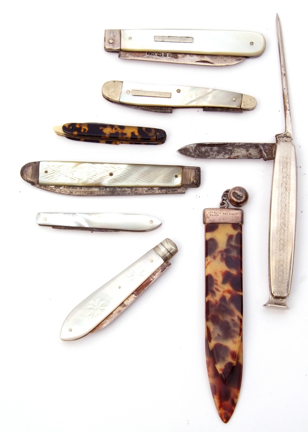 Mixed Lot: three mother of pearl and silver bladed folding fruit knives, two mother of pearl cased